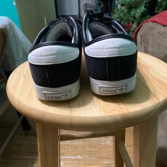 Black authentic adidas size 7 - Picture 3 of 4
